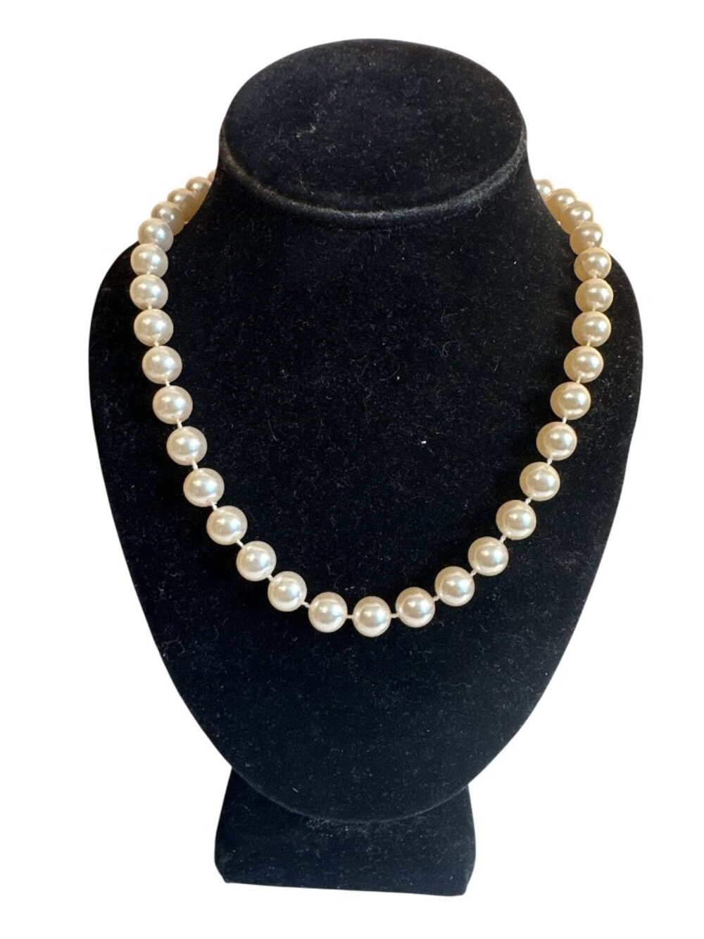Vintage Faux Pearl Beaded Necklace Spring Clasp Closure Classic Design 18"